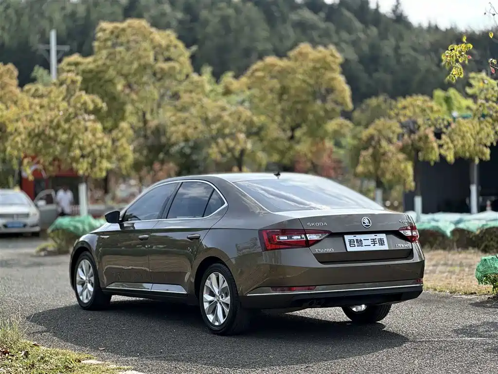Skoda Superb — фото 7