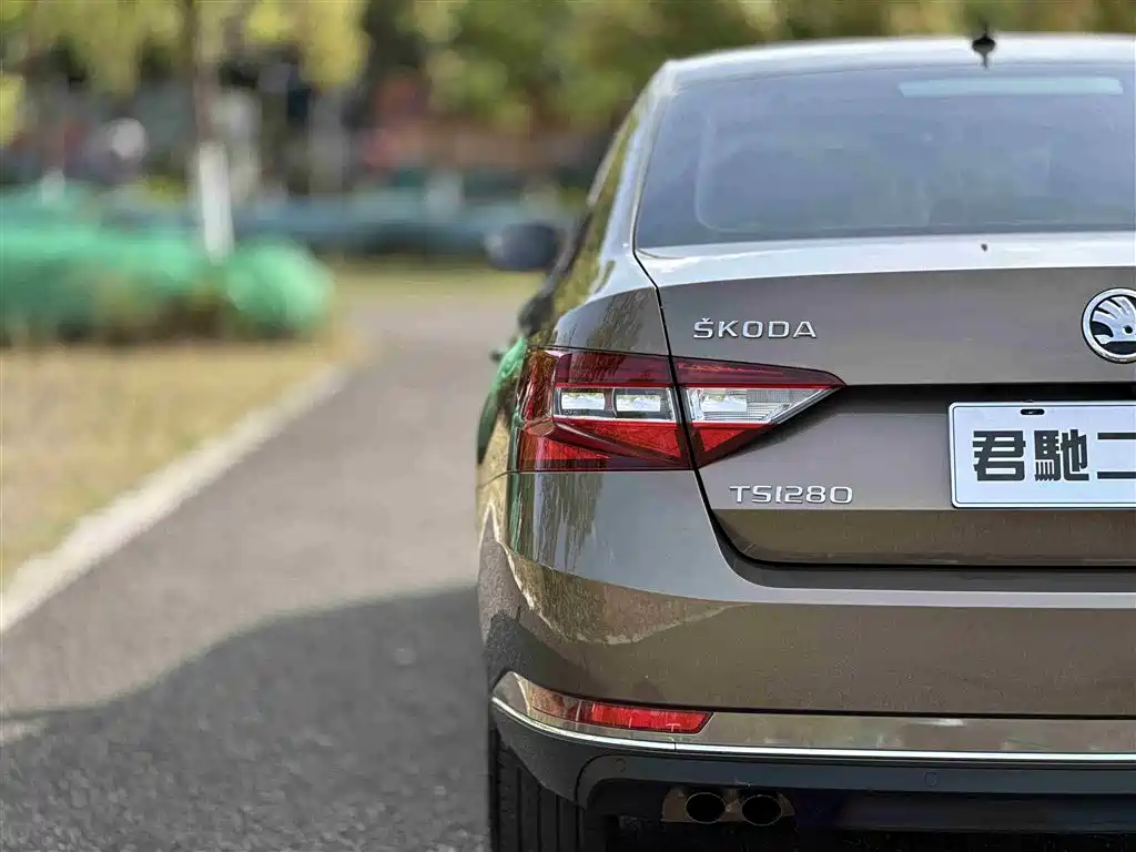 Skoda Superb — фото 8