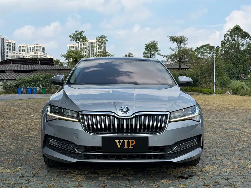 Skoda Superb — фото 2
