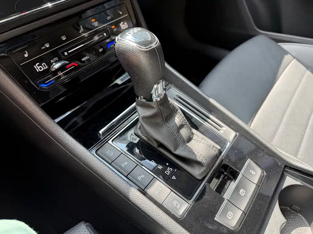 Skoda Superb — фото 17