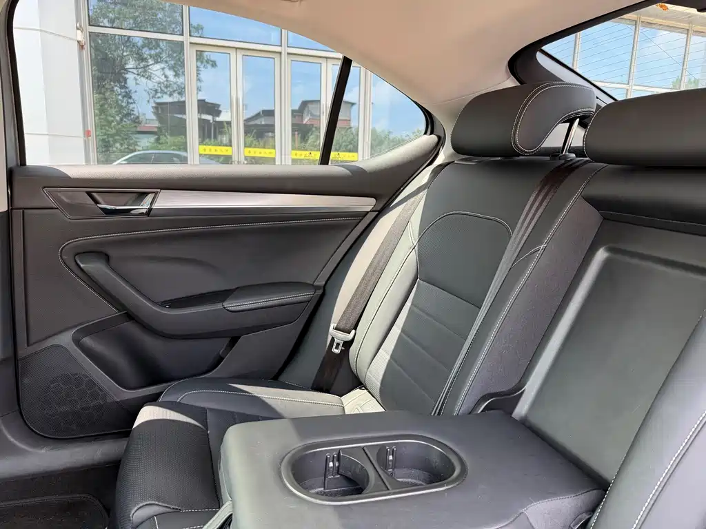 Skoda Superb — фото 22