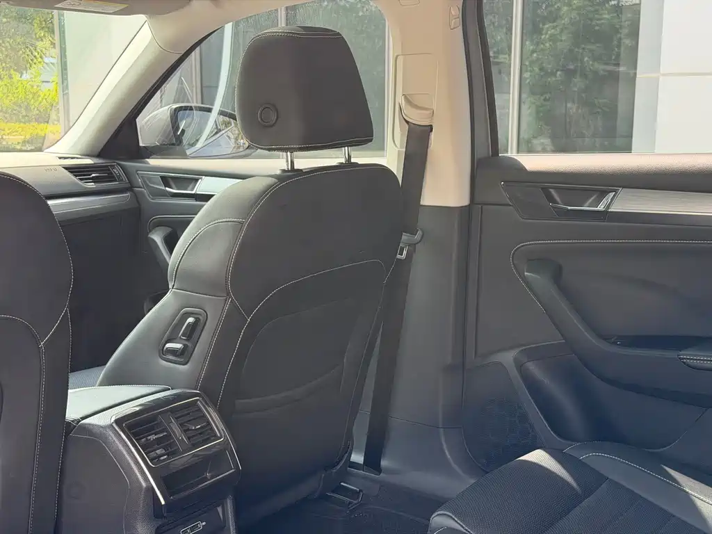 Skoda Superb — фото 23