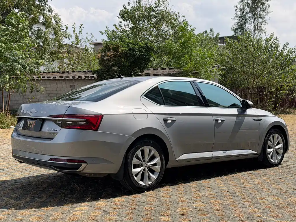 Skoda Superb — фото 4