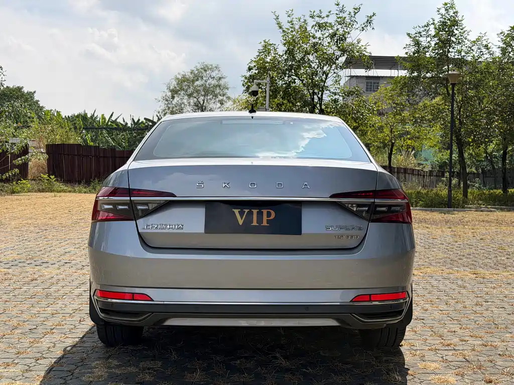 Skoda Superb — фото 5