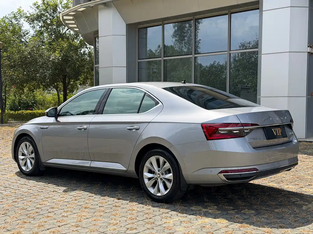 Skoda Superb — фото 6