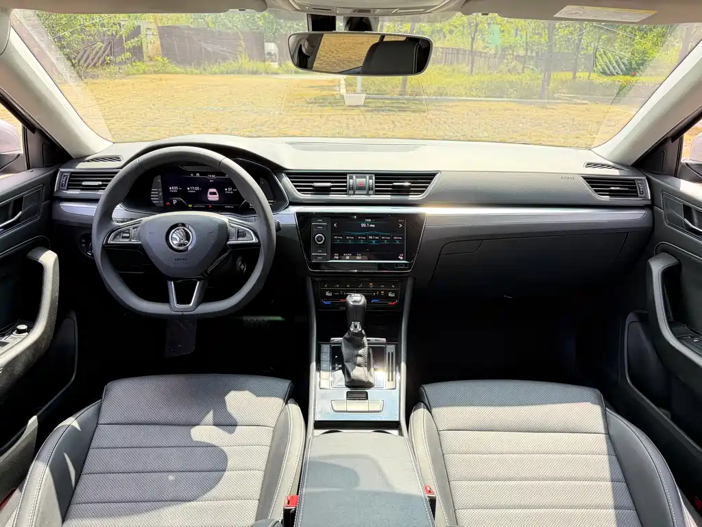 Skoda Superb — фото 7