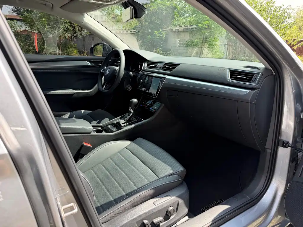 Skoda Superb — фото 8