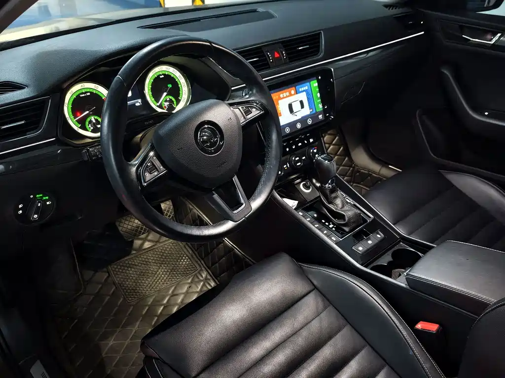 Skoda Superb — фото 5
