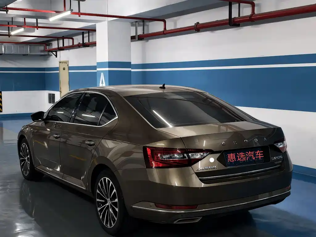 Skoda Superb — фото 7