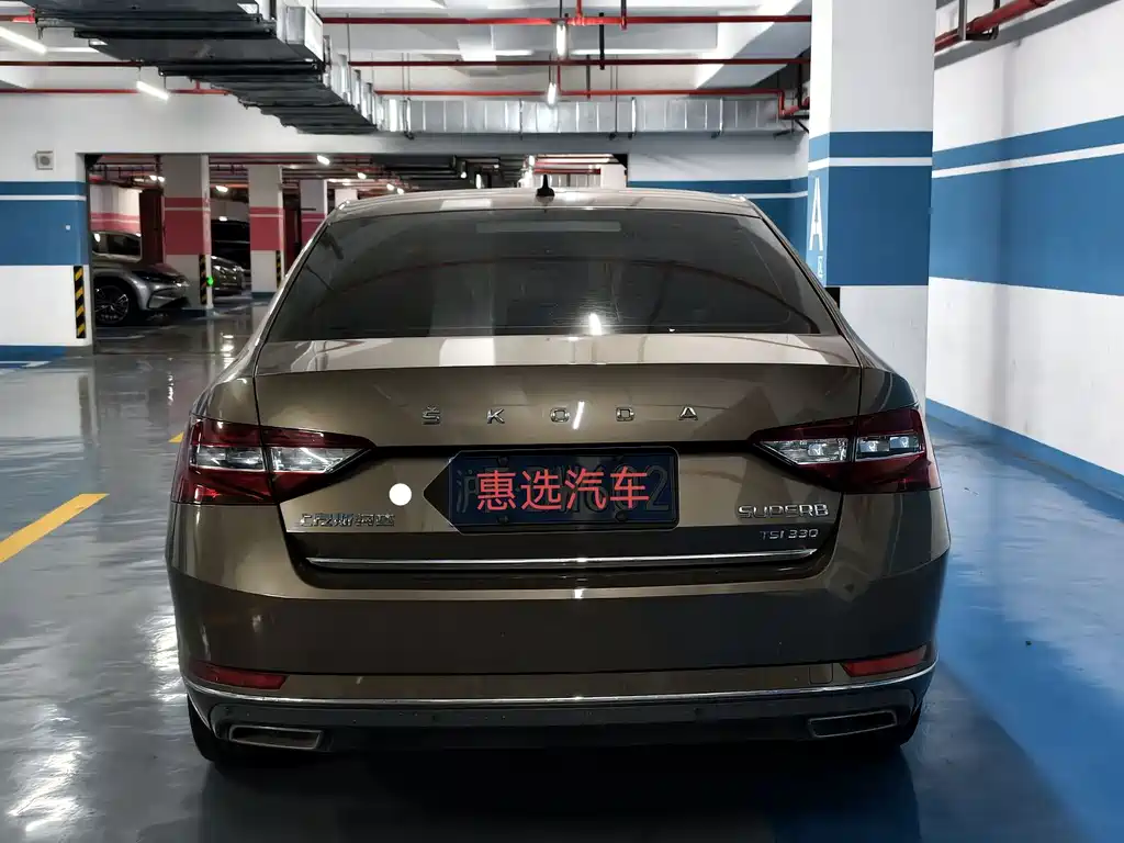 Skoda Superb — фото 8