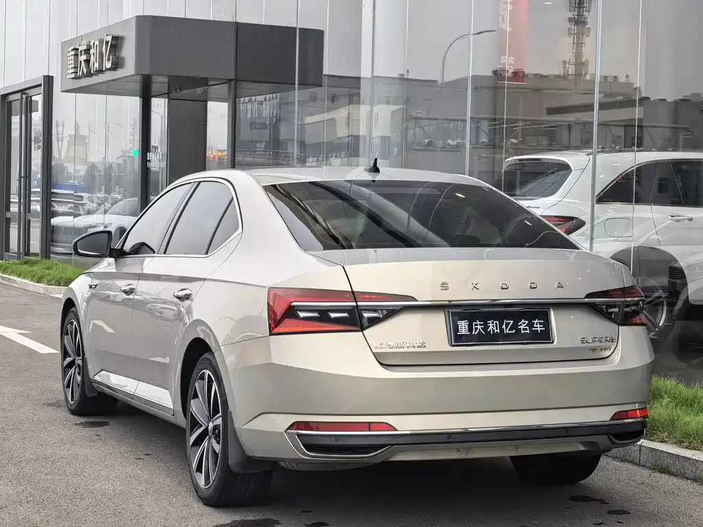 Skoda Superb — фото 4