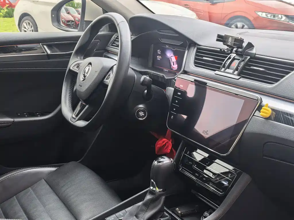 Skoda Superb — фото 10