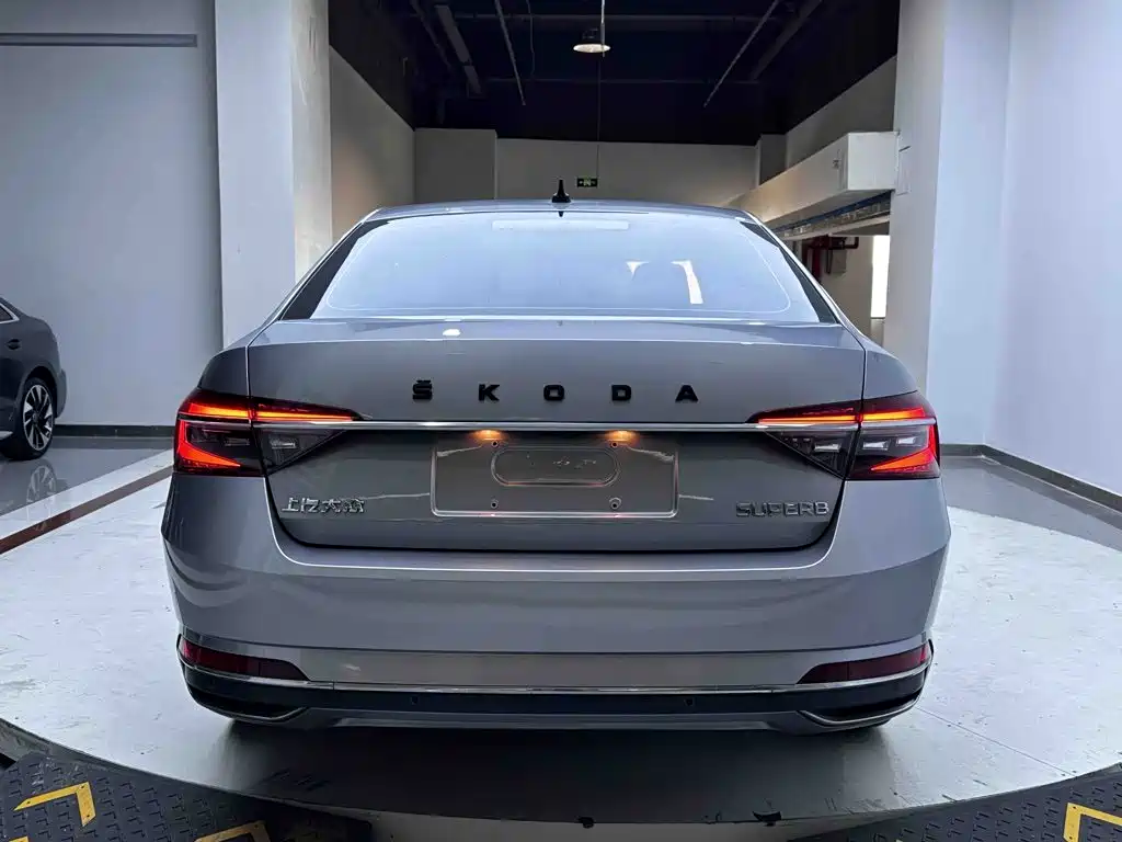 Skoda Superb — фото 5