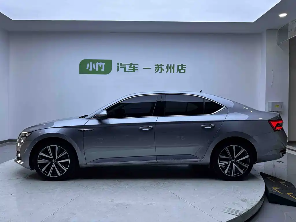 Skoda Superb — фото 7