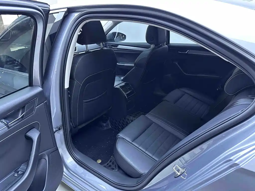 Skoda Superb — фото 10
