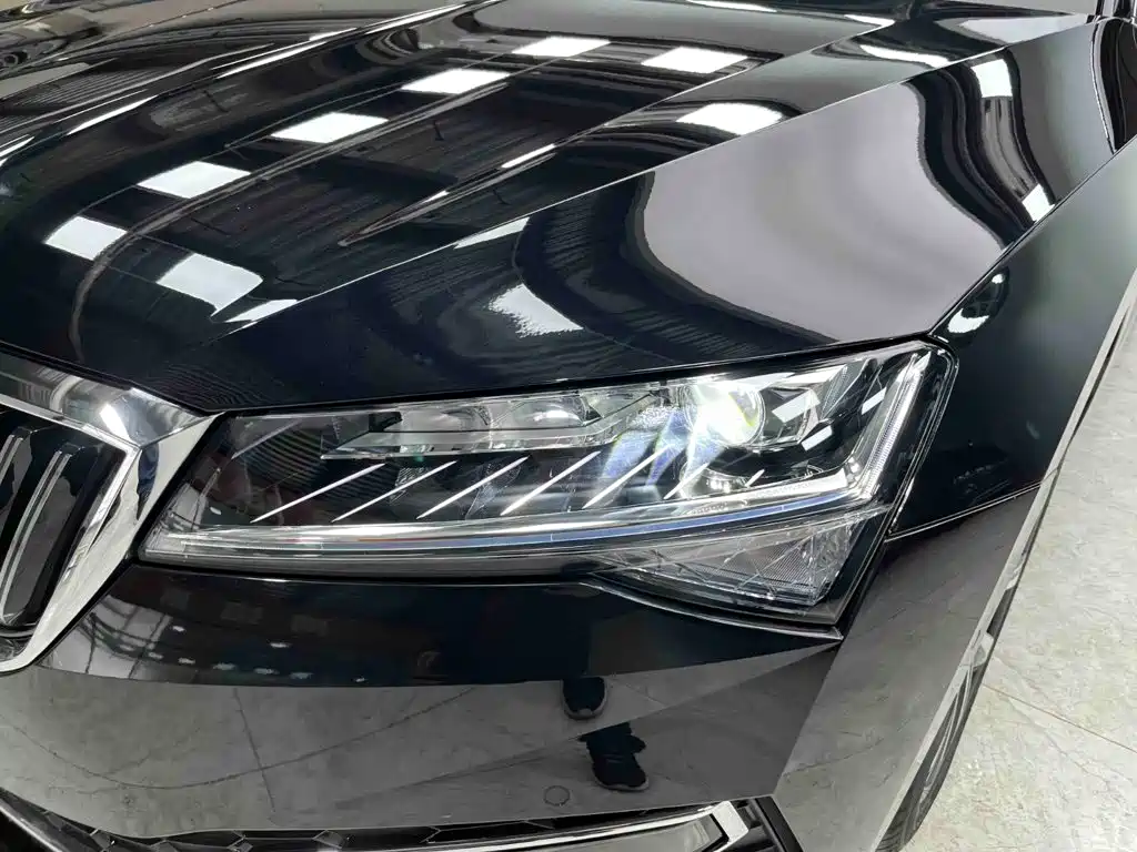 Skoda Superb — фото 23