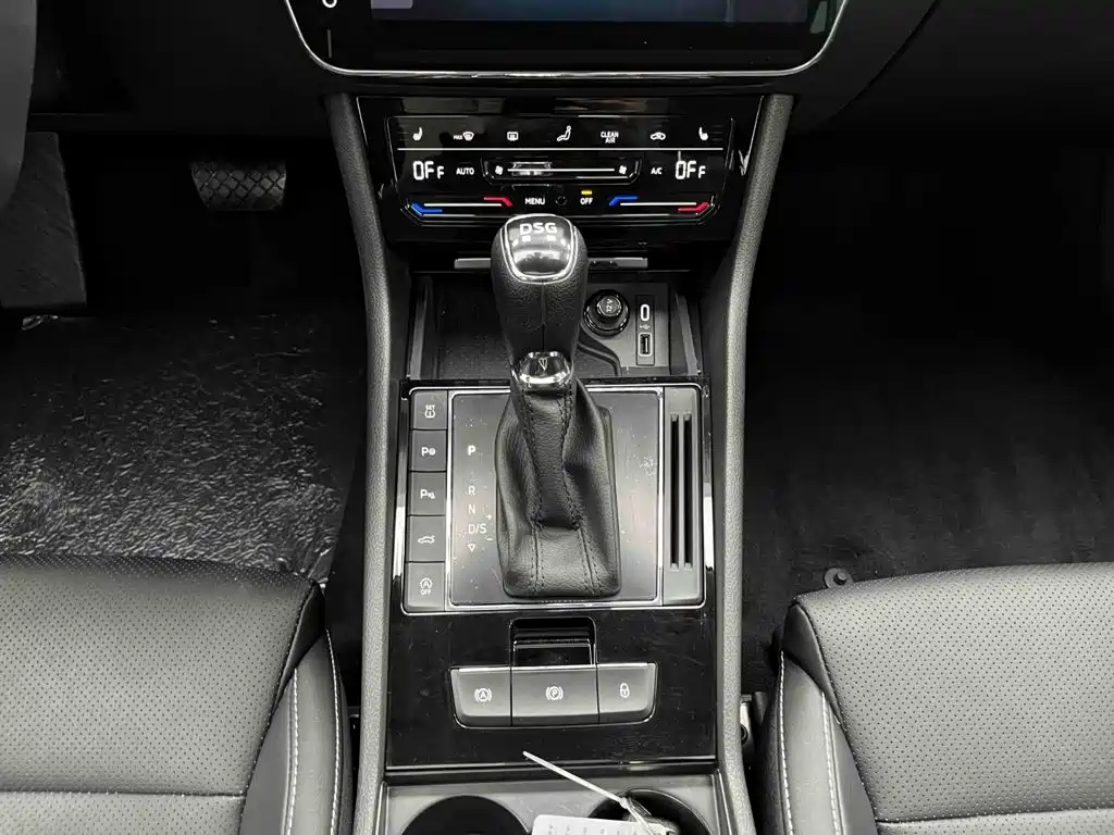 Skoda Superb — фото 10