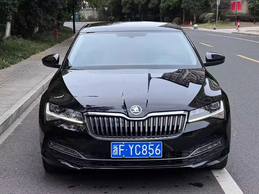 Skoda Superb — фото 2