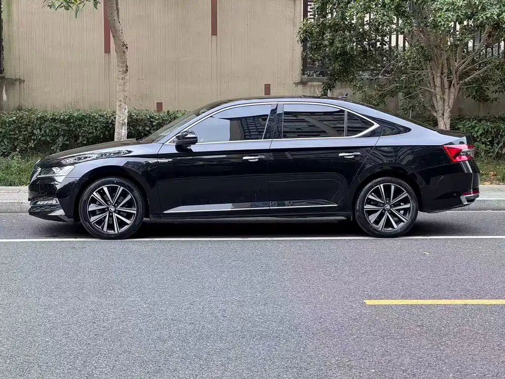 Skoda Superb — фото 3
