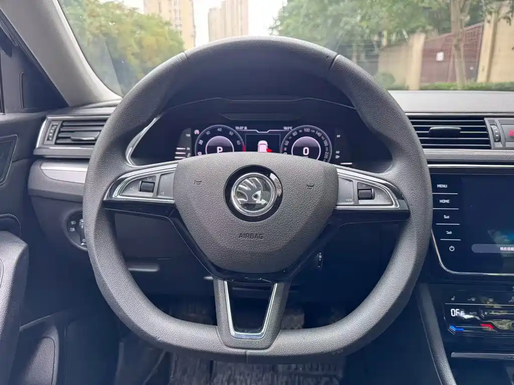 Skoda Superb — фото 4