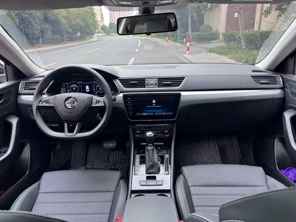 Skoda Superb — фото 7