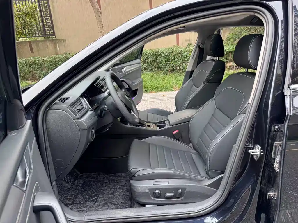 Skoda Superb — фото 8