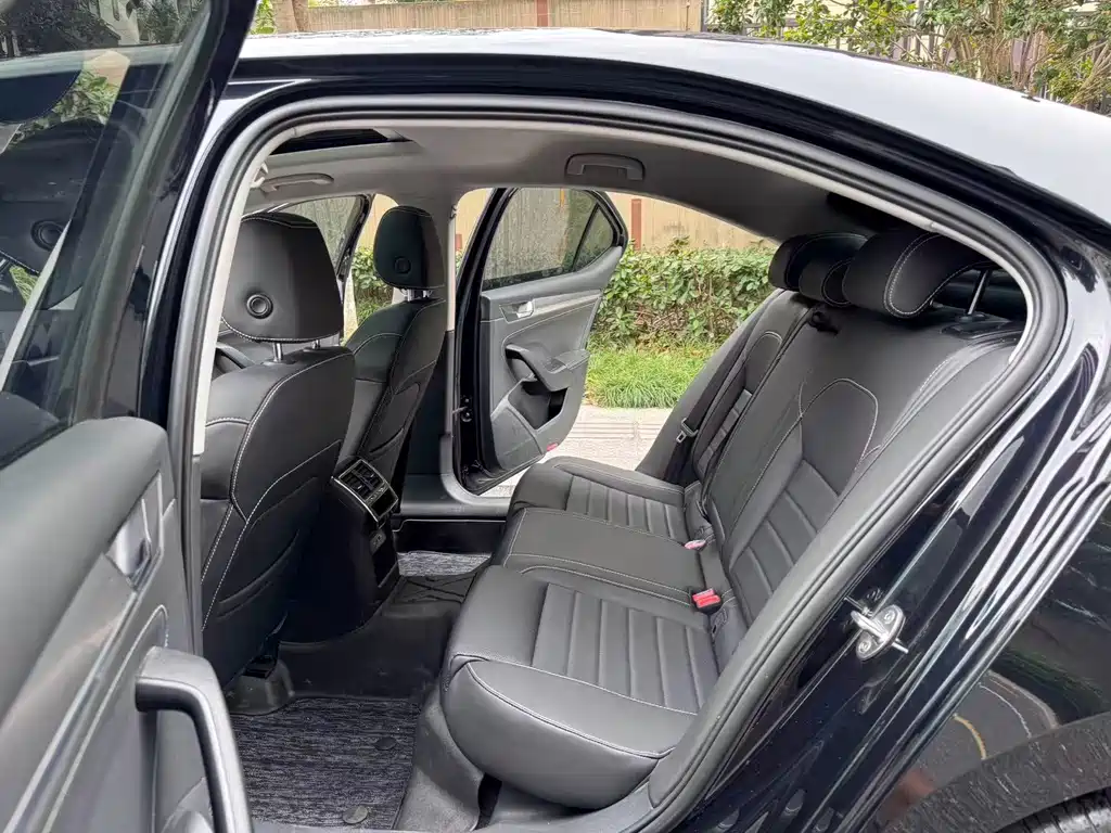 Skoda Superb — фото 9