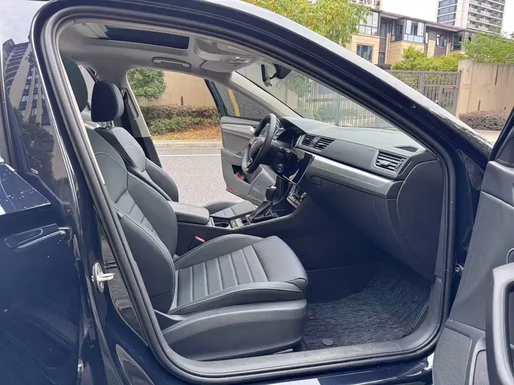 Skoda Superb — фото 10