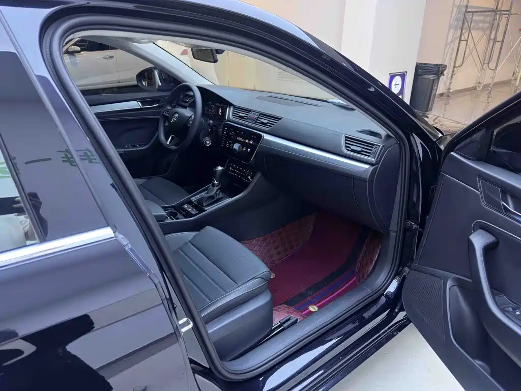 Skoda Superb — фото 11