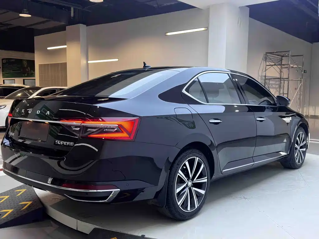Skoda Superb — фото 6