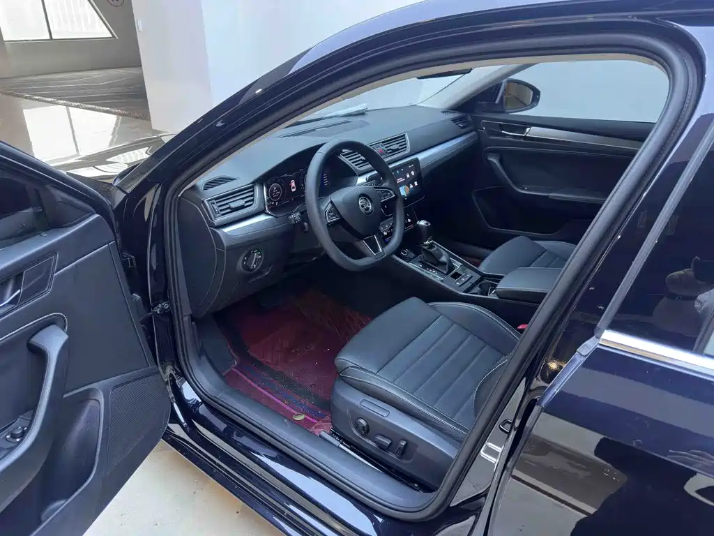 Skoda Superb — фото 9