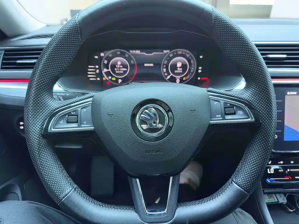 Skoda Superb — фото 13