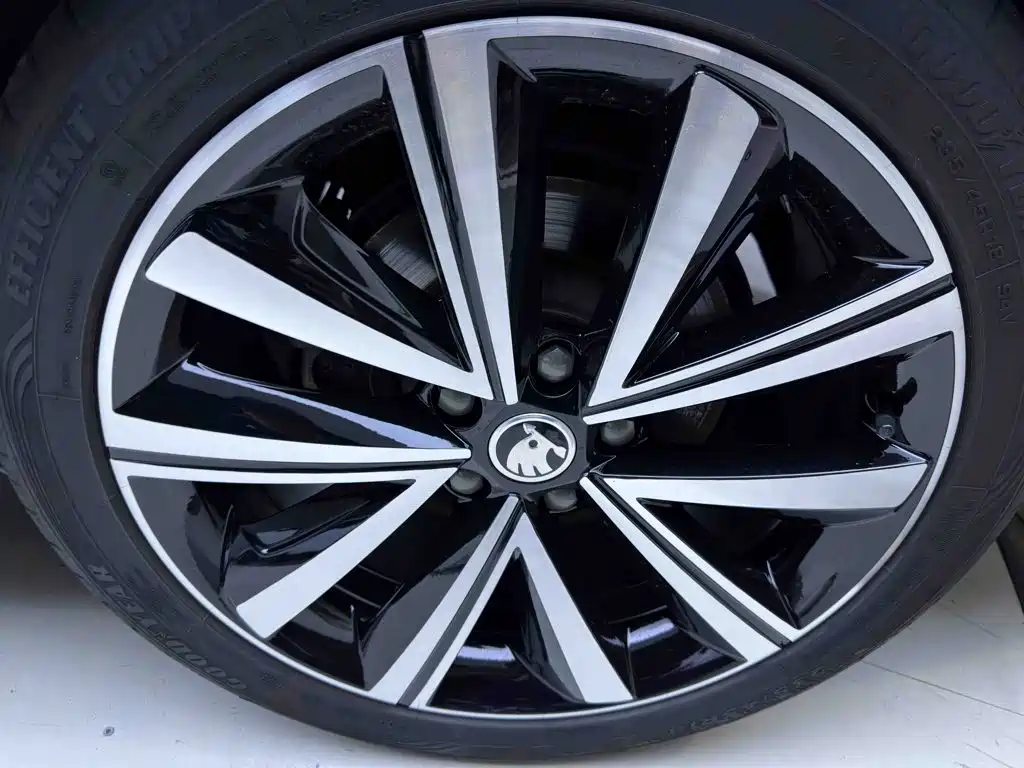 Skoda Superb — фото 23
