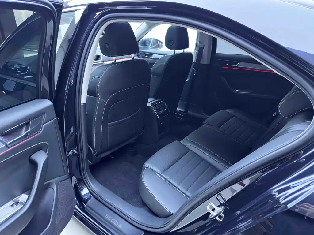 Skoda Superb — фото 10