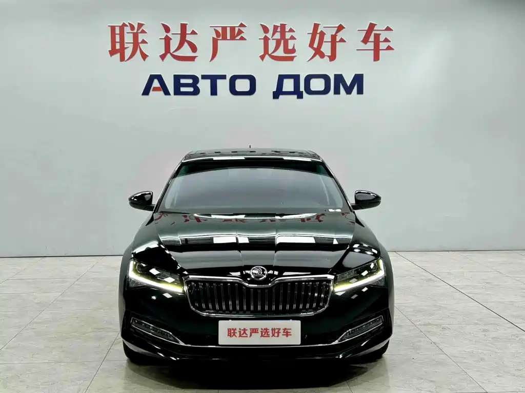 Skoda Superb — фото 2