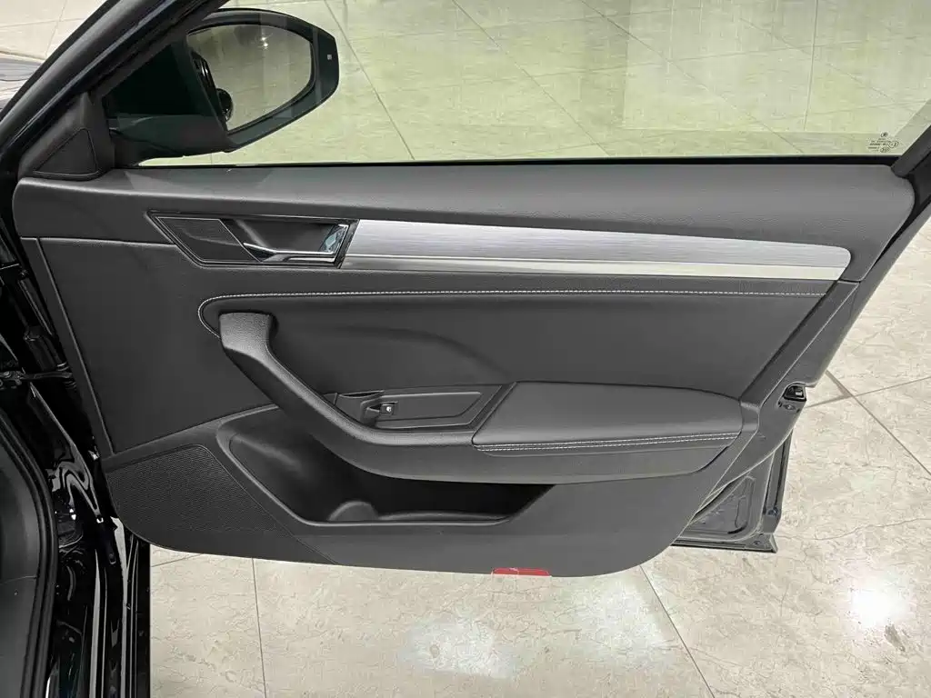 Skoda Superb — фото 17