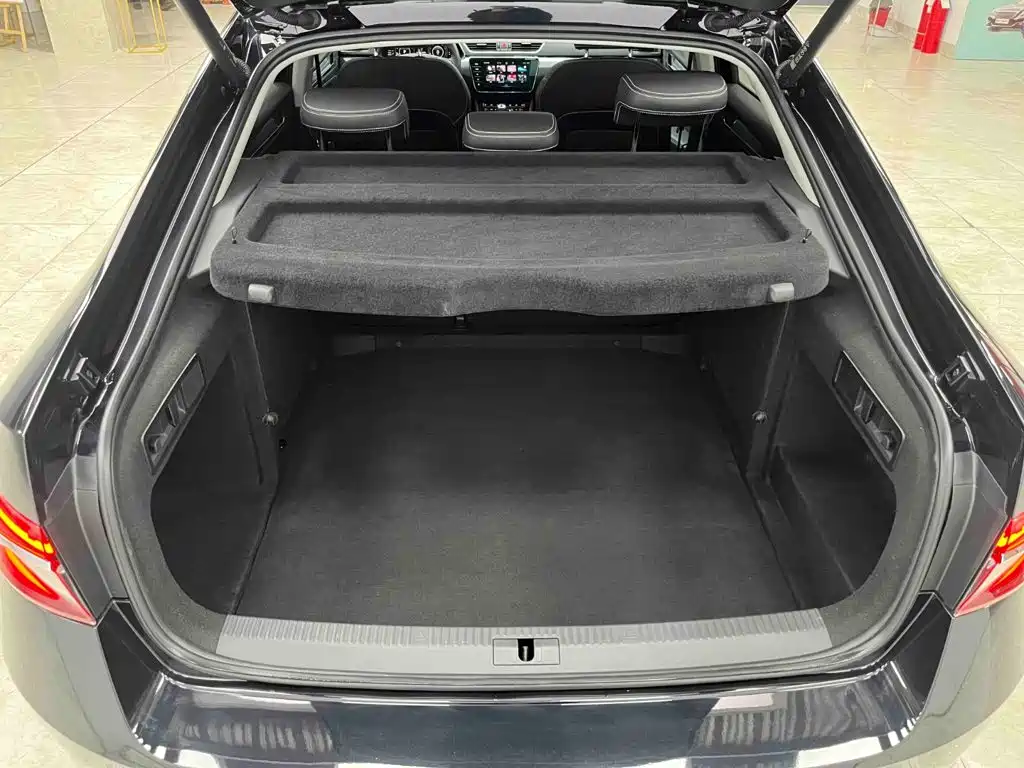 Skoda Superb — фото 21