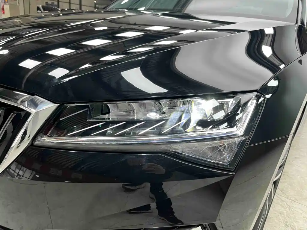 Skoda Superb — фото 23