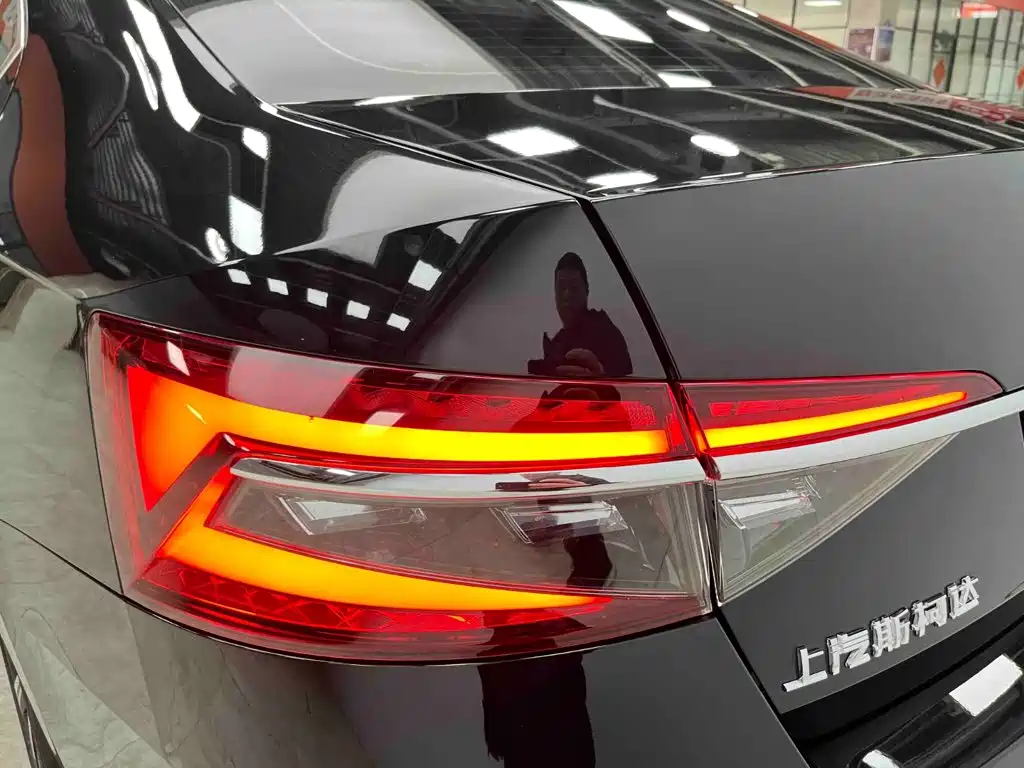 Skoda Superb — фото 24