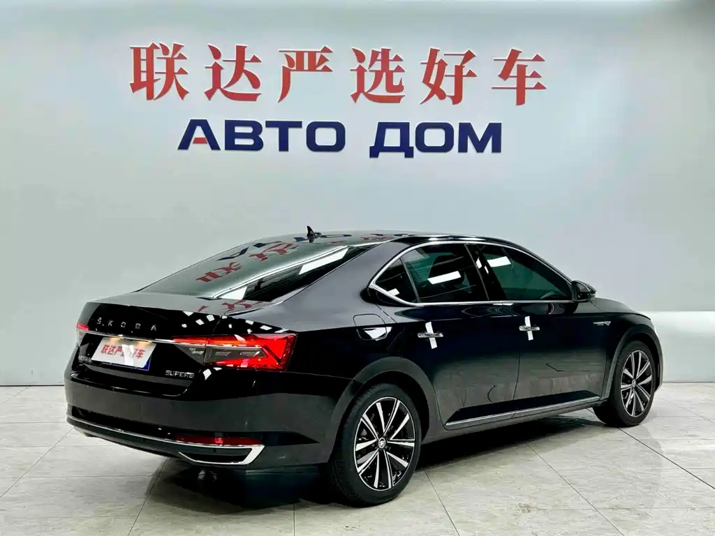 Skoda Superb — фото 6