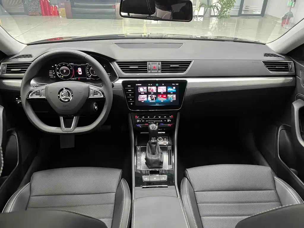 Skoda Superb — фото 7