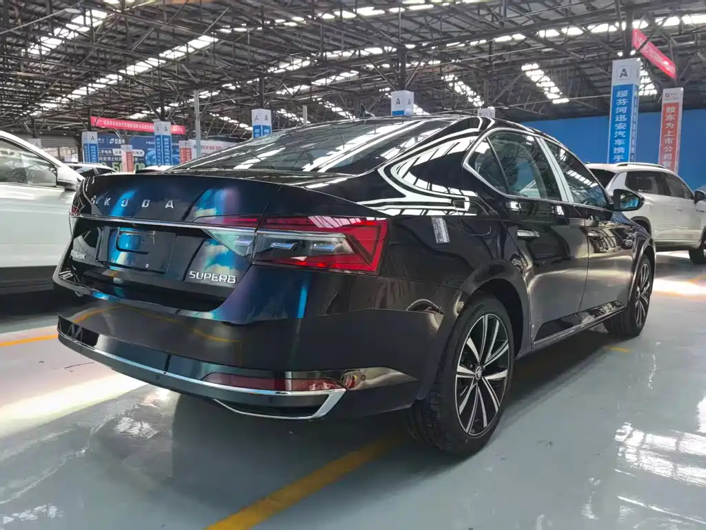Skoda Superb — фото 6
