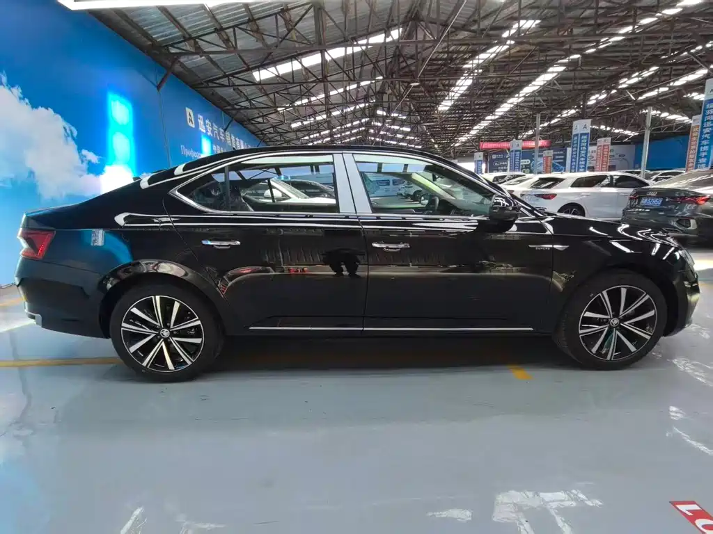 Skoda Superb — фото 7