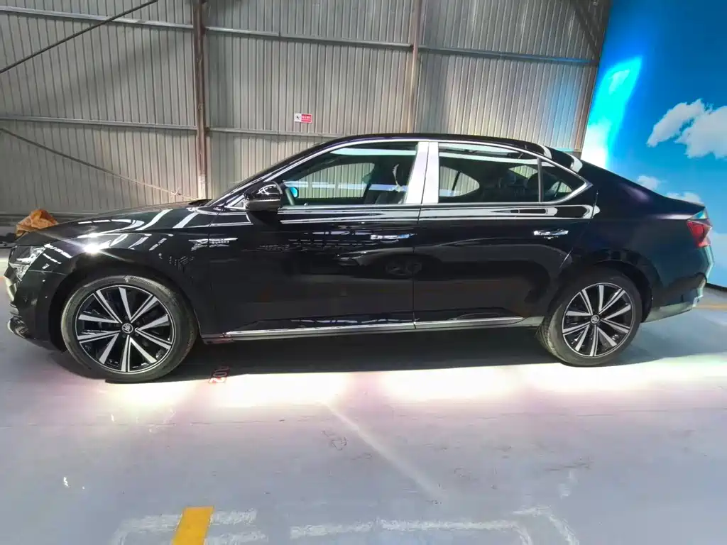 Skoda Superb — фото 9