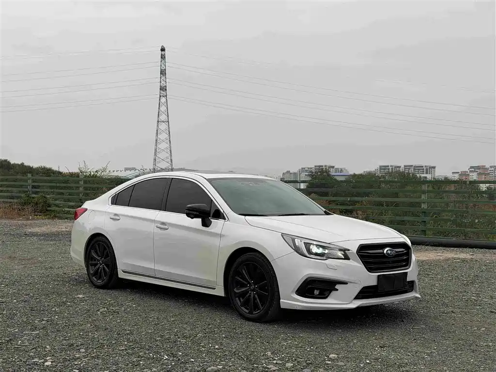 Subaru Legacy — фото 3