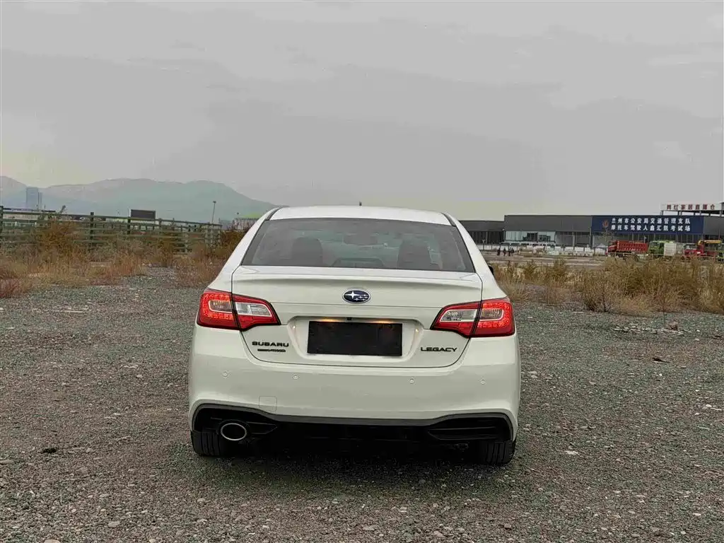 Subaru Legacy — фото 5