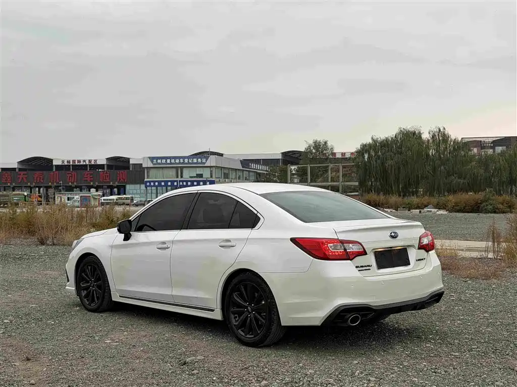 Subaru Legacy — фото 6