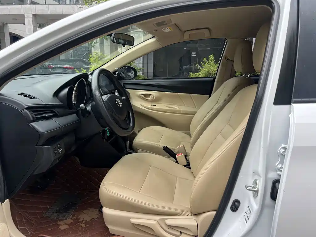 Toyota Yaris L — фото 6