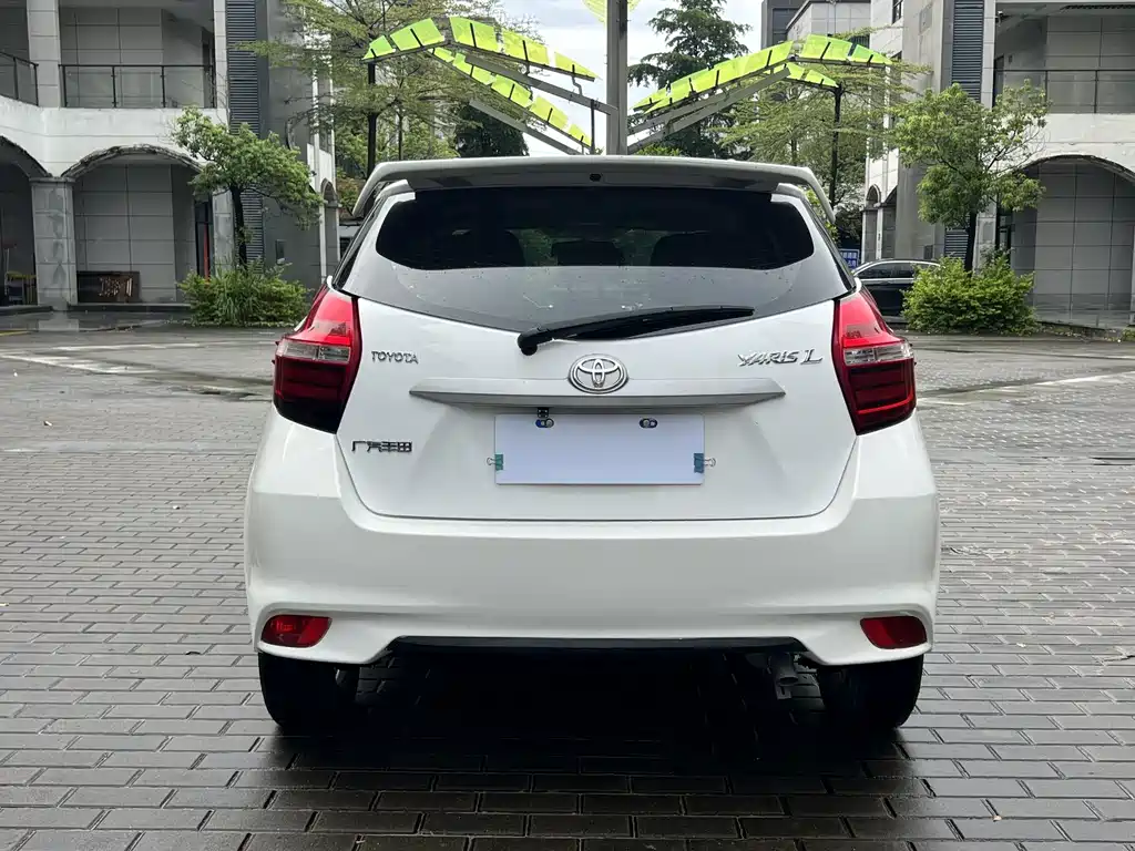 Toyota Yaris L — фото 9
