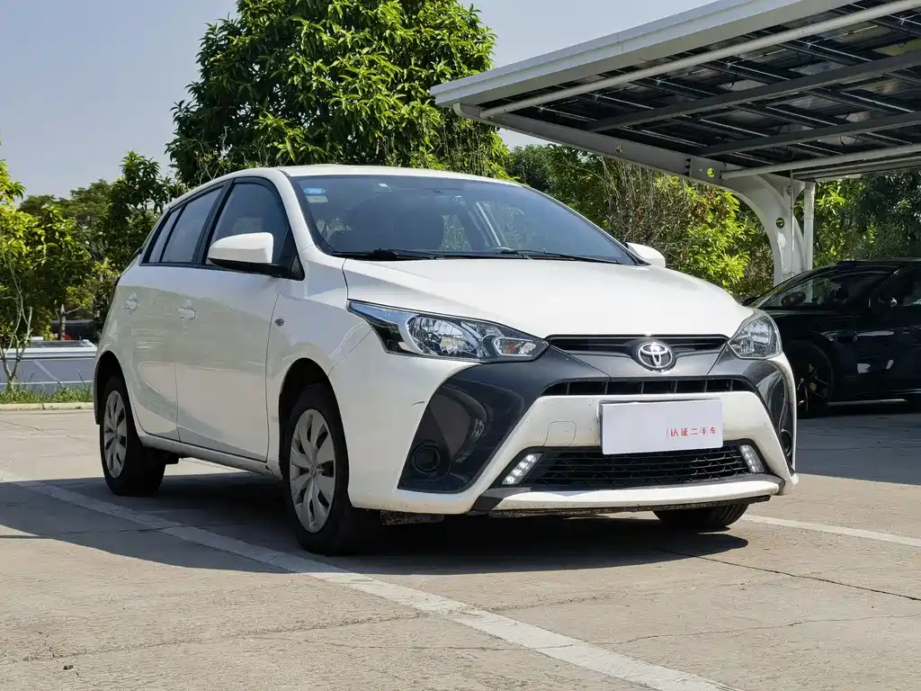 Toyota Yaris L — фото 3